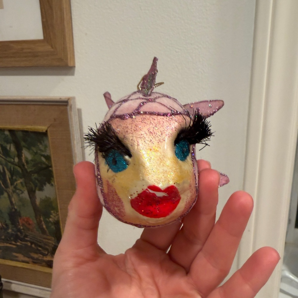 Purple Glitter Fish Ornament with lips and eyelashes - Picture 2 of 5